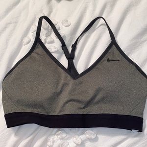 nike dri-fit sports bra size medium